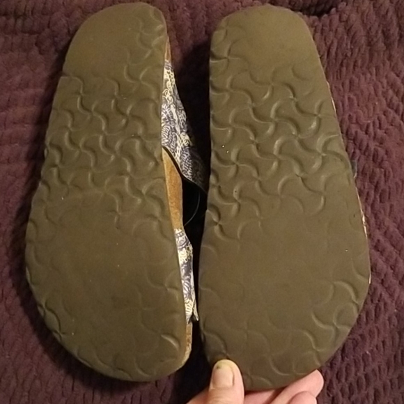 SPRING SALE BIRKENSTOCKS SIZE 6 - Picture 5 of 6